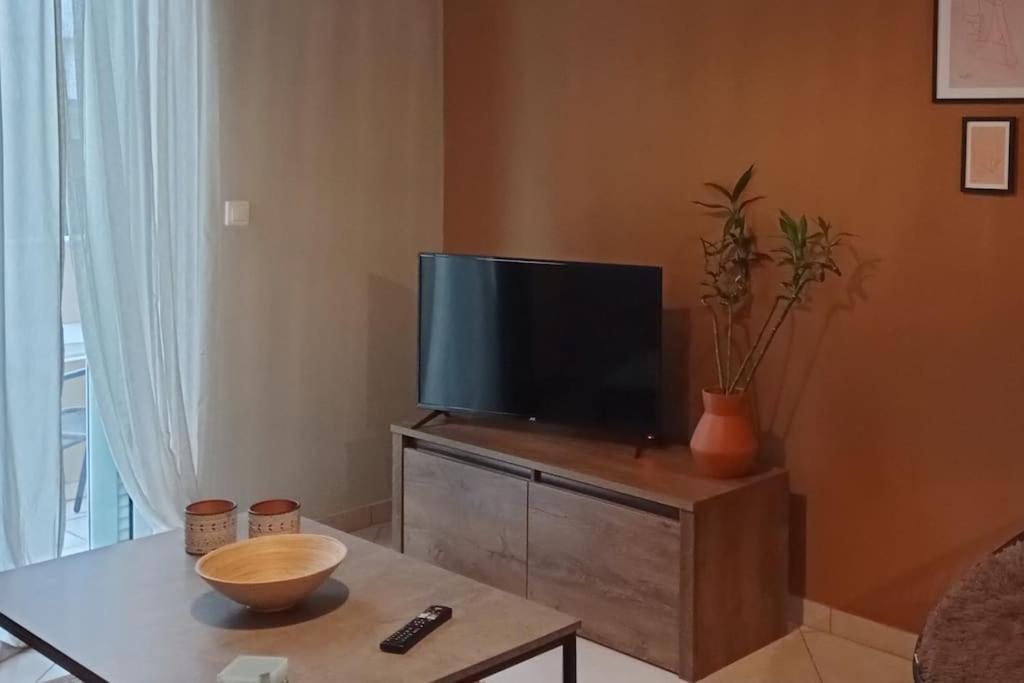 Central Artistic 2-Bedroom Apartment 79Sqm Tripoli Buitenkant foto