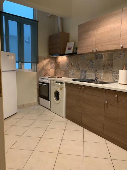 Central Artistic 2-Bedroom Apartment 79Sqm Tripoli Buitenkant foto