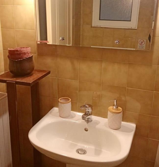 Central Artistic 2-Bedroom Apartment 79Sqm Tripoli Buitenkant foto